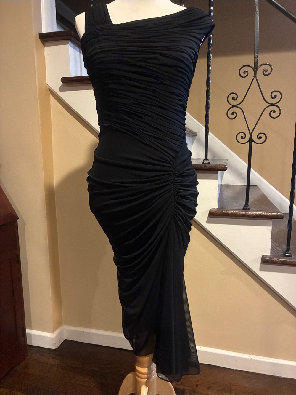 Tadashi Shoji Black Ruched Asymmetric Shoulder Dress small